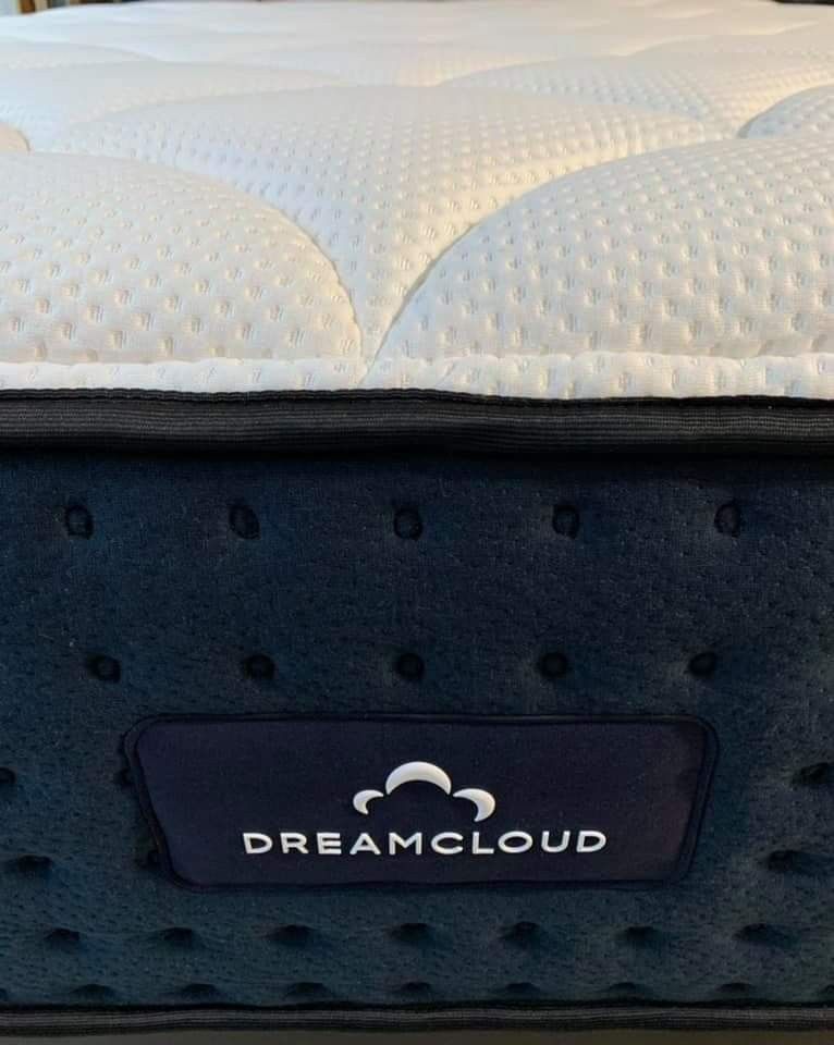 Dreamcloud Premier Luxury Hybrid Queen Mattress LIKE NEW for Sale in Chesapeake, VA OfferUp