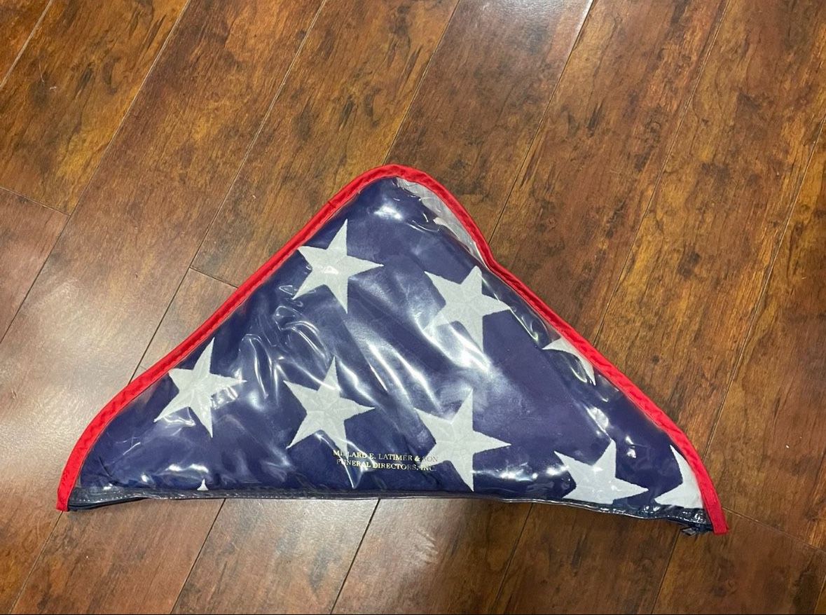 Vintage USA Military Funeral Flag in Plastic Case Stars and Stripes u
