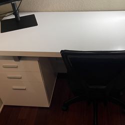 White Desk W/black Chair 