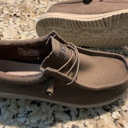 Men’s Hey Dude Brand Slip On Size 13 In Dark Tan Color W/ Matching Soles, Adjustable Shoe Laces For Fit, Removable Cushioned Insert