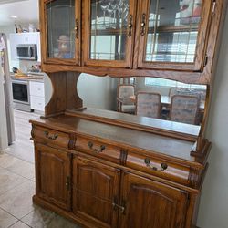 Buffet with Hutch/China Cabinet 
