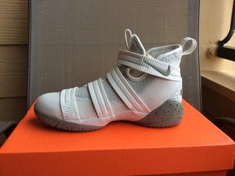 Lebron soldier store 11 big kid