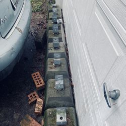 I Got 8 Bricks That Hold Up 2x4 Or 4x4 Wood