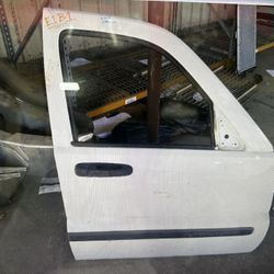 2005 Jeep Liberty Right Front Door 