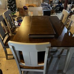 7-Piece Dining Room Set – Excellent Condition