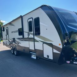 2021 Winnebago Voyage 3033bh Travel Trailer