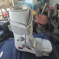 Broken Foot Boot Size Large