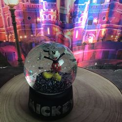 Disney Mickey  Mouse Musical Waterball Snowglobe By Enesco -preowned 