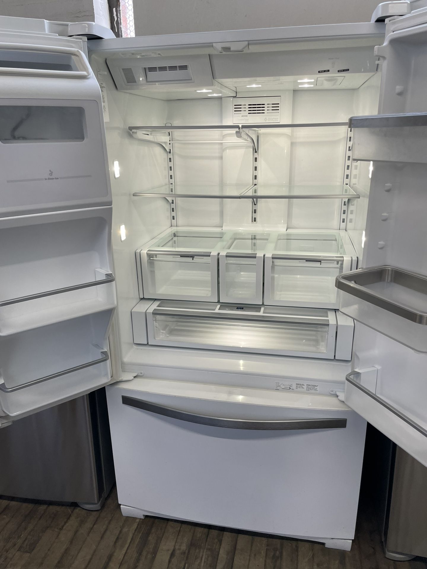 36” in wide whirlpool frige use like new perfect working