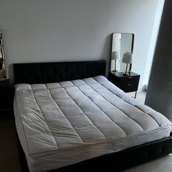 King Size Bed With Night Stands 