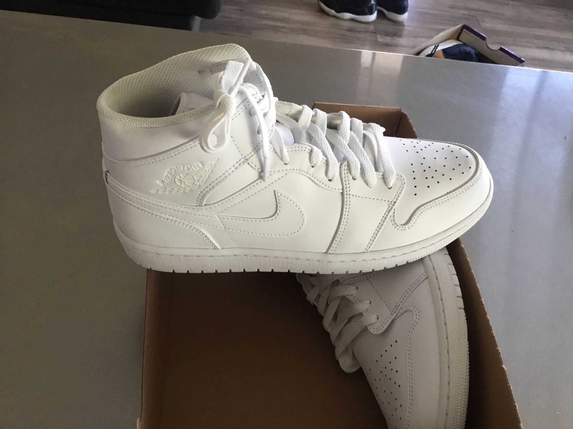 Men’s Air Jordan 1 Mid size 11.5