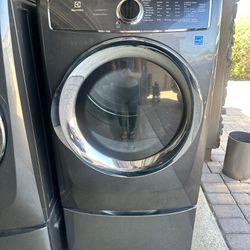 Electrolux Washer And Dryer With Pedestal Drawers 