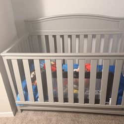 Convertible crib grey