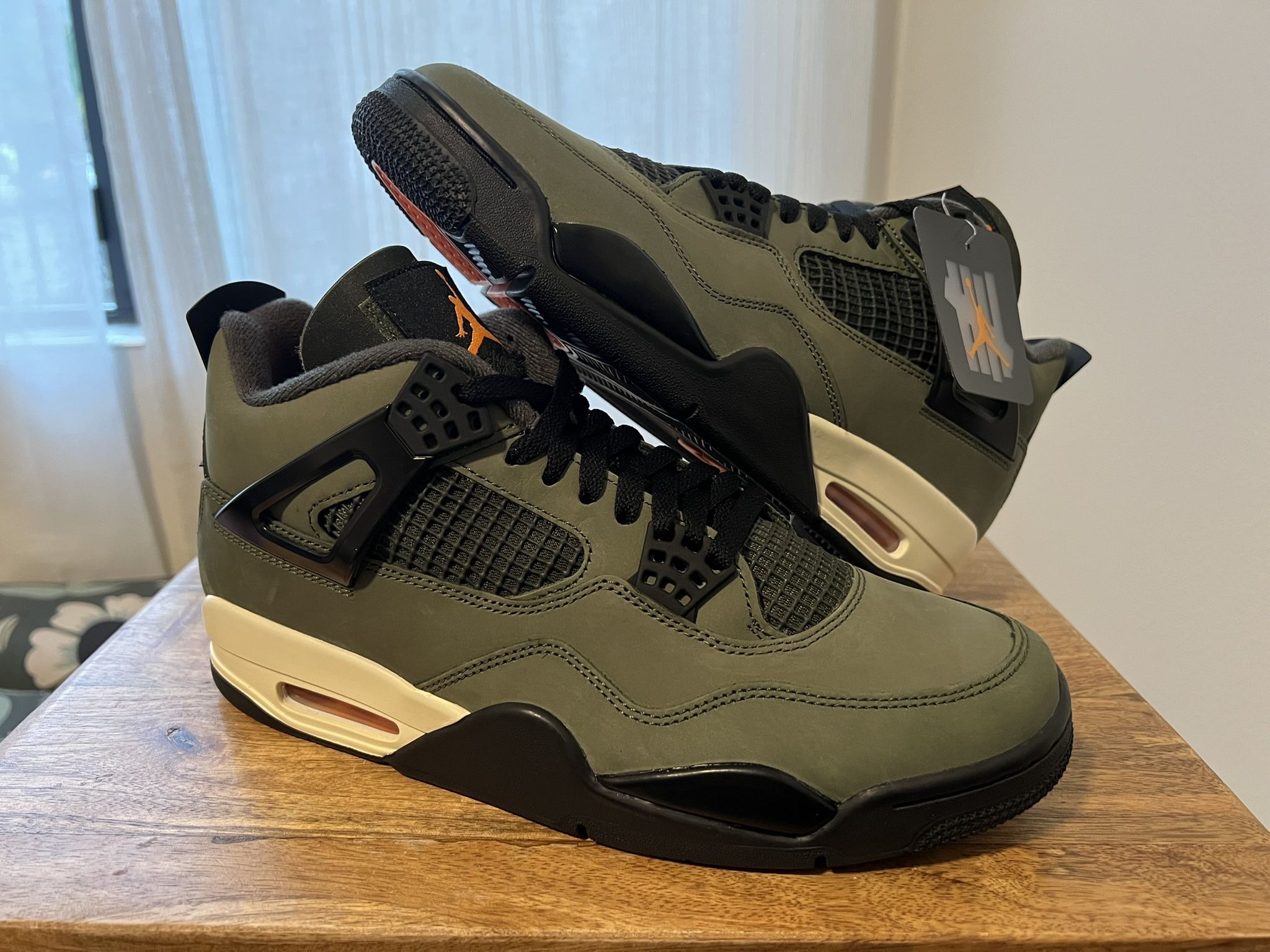 Nike Air Jordan 4 Retro Undefeated size 10 DS Brand New IB1519-200