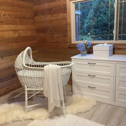White Natural Vintage Baby Bassinet 🧸 🐶 🐱 🎉 