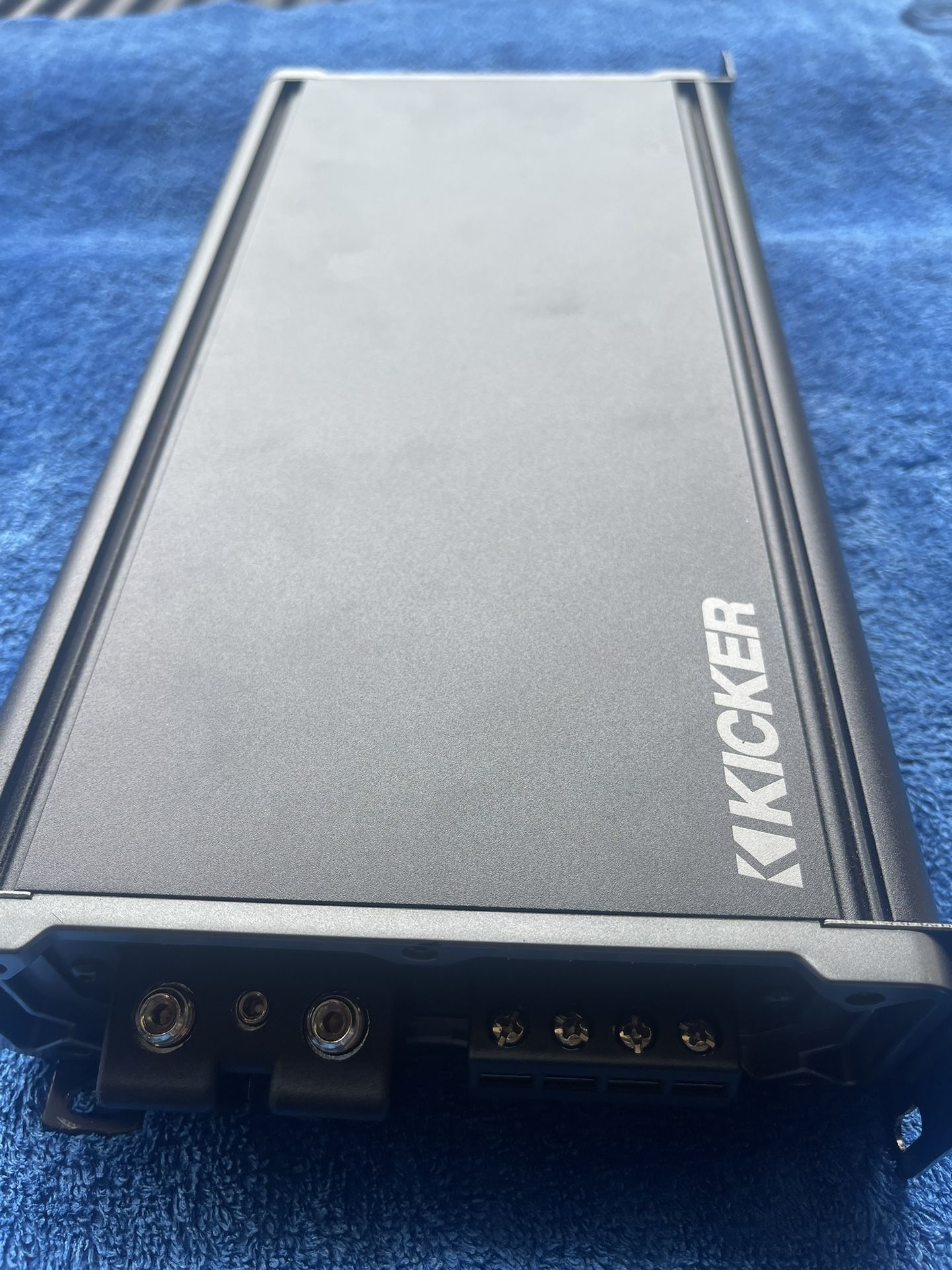 Kicker CXA1800.1 1800-Watt Mono Class D Subwoofer Amplifier