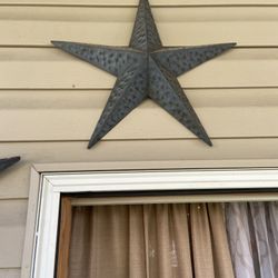 Two Metal Starss One Is About 21 Inches Other 16/18
