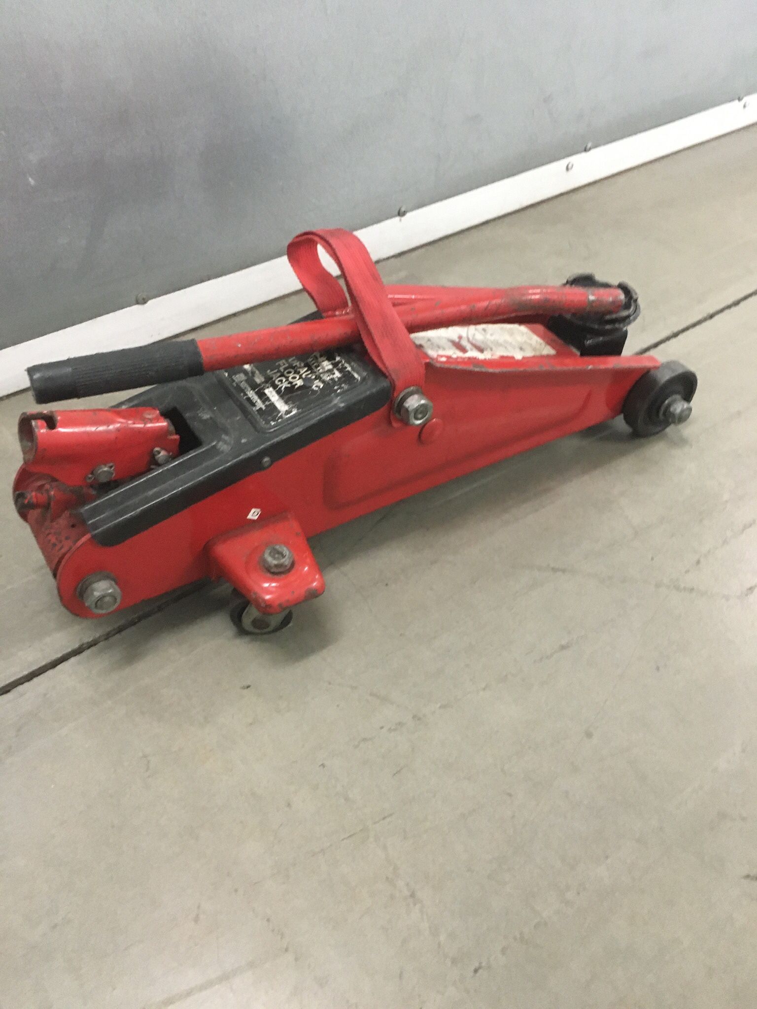 Hydraulic Floor Jack.