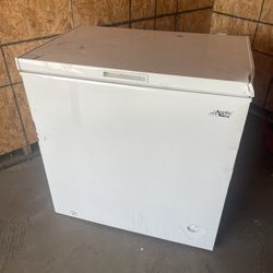Artic king white freezer