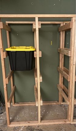Tote storage rack