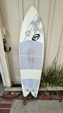 Realm 6’2 Round Nose Fish surfboard