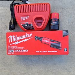 Milwaukee 12v Ratchet Wrench Set 3/8 Includes Battery And Charger Brand New 