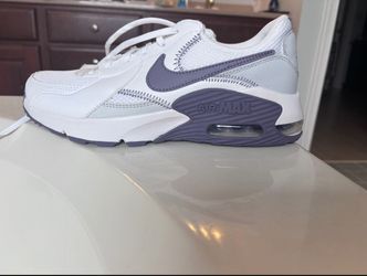 Women’s Nike Air Max size 9