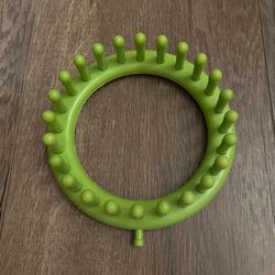 24 pegs for loom knitting