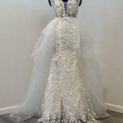 Brand new Gorgeous Lace Fit  Wedding Dress