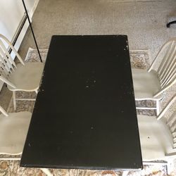 Table 4 chairs, lamp