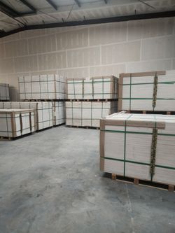 Lightweight cement panels 2ft x 8ft x 3"