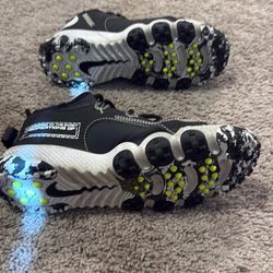 Nike US: 4.5Y Turf shoes