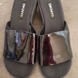 Women's Sandals It's Brand New 