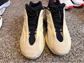 Adidas Yeezy 700 size 10