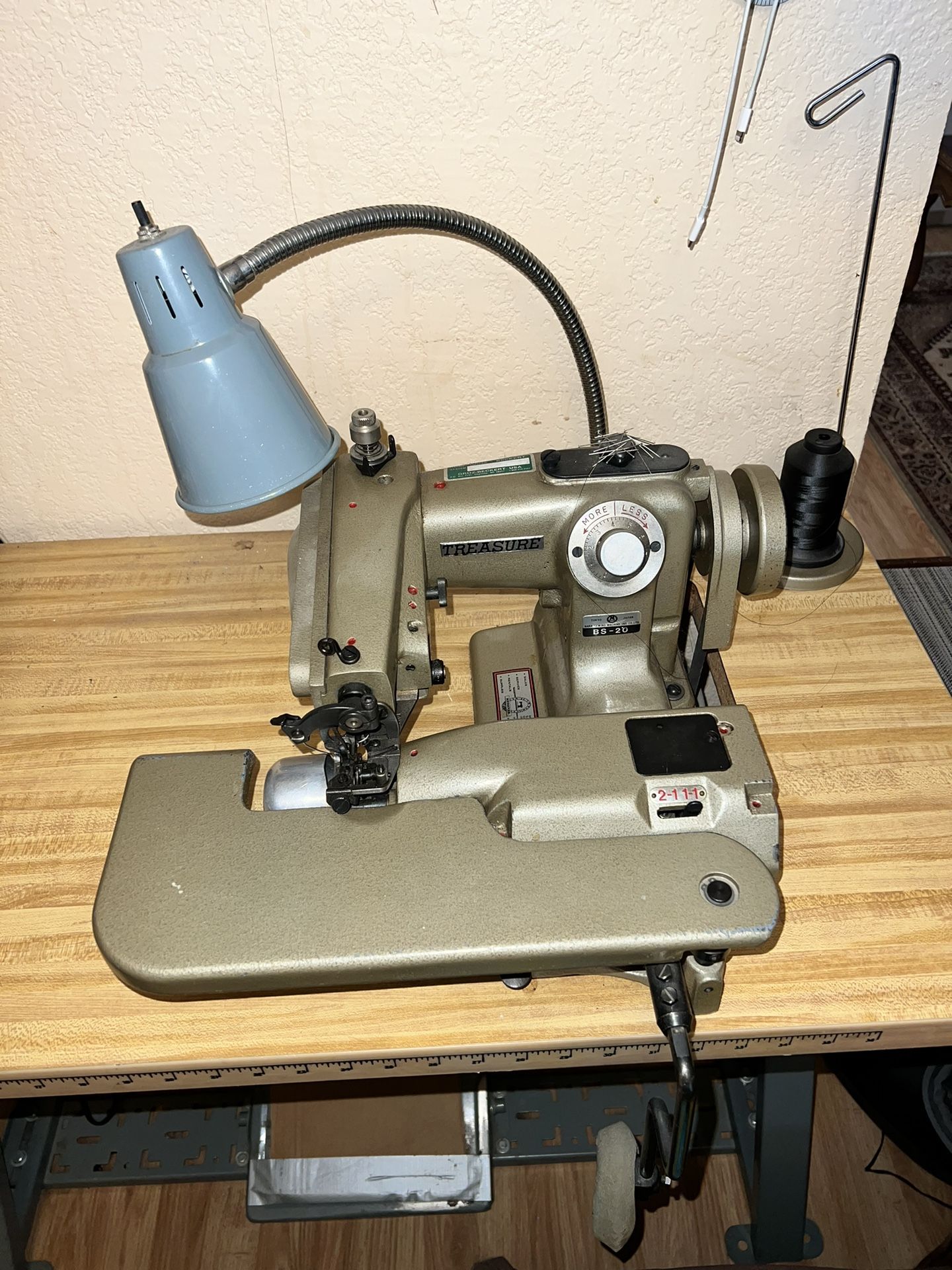 *SALE*Treasure BS-20 Industrial Blind Stitch Sewing Machine With Supplies  