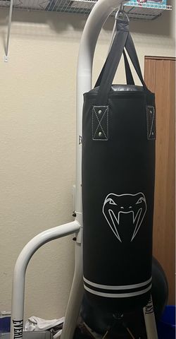 Everlast heavy bag punching bag stand