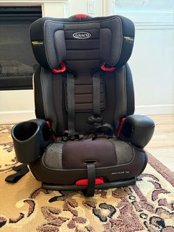 Graco 3 in 1 NAUTILUS 65 car seat.