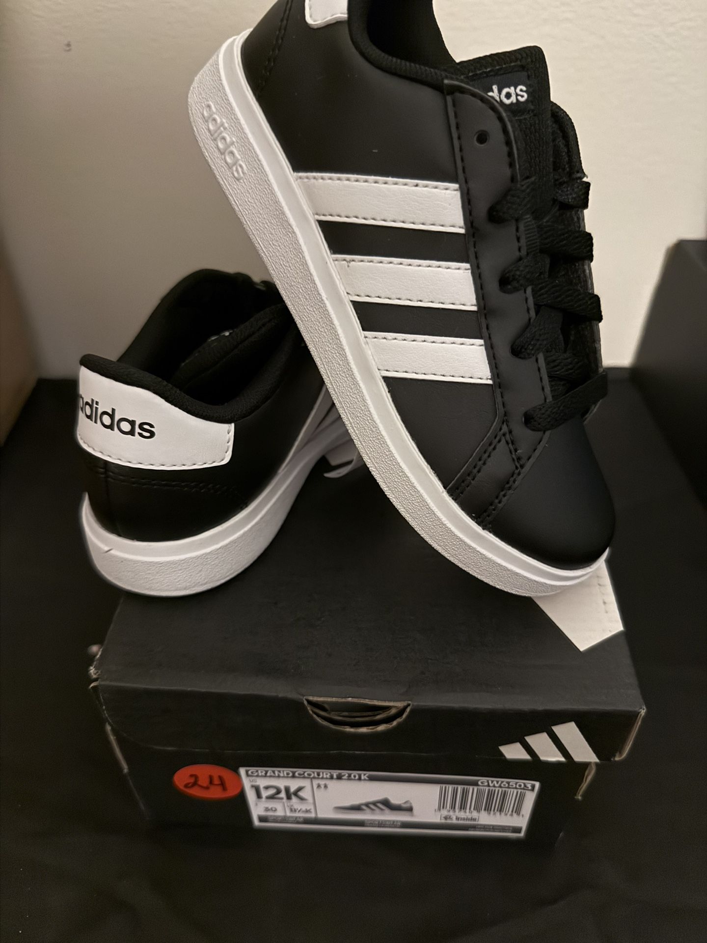 New Kids Adidas Grand court Size 12 