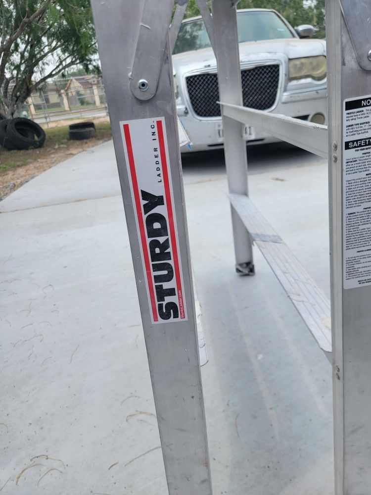 Sturdy Ladder ‼️140 Series Aluminum Sawhorse Ladder Flat-Top 300 lb Rated - 4'