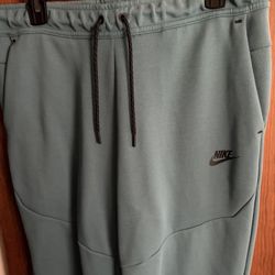 Nike Tech Sweatpants Joggers Sea Foam Green