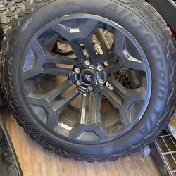 BF Goodrich KO2 35x12.5R22LT
