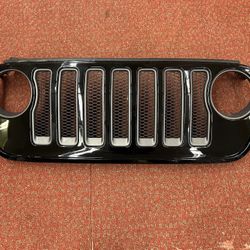 OEM 2018-25 JL Jeep Sahara Front Grille (Black)