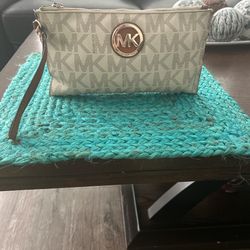 Michael Kors Wristlet Wallet 