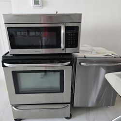Appliances Refrigerator, Range, Dishwasher, Microwave 