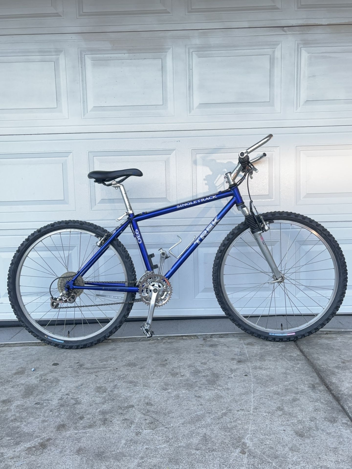 TREK Singletrack Mountain Bike (Great Condition)