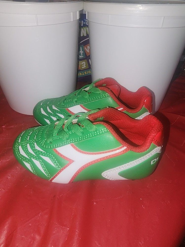 Diadoro Size 7.5 Soccer Spikes