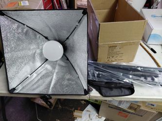 Vevor photo light softbox with color selectable bulb, tripod and remote