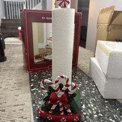 St. Nicholas Square Christmas paper towel holder 