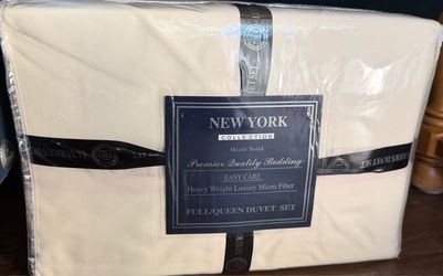 Full/Queen Duvet Set. NEW YORK COLLECTION