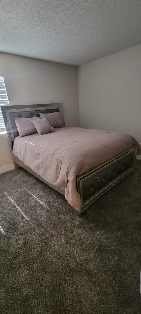 Queen Bed Set With Conforter FREE DELIVERY